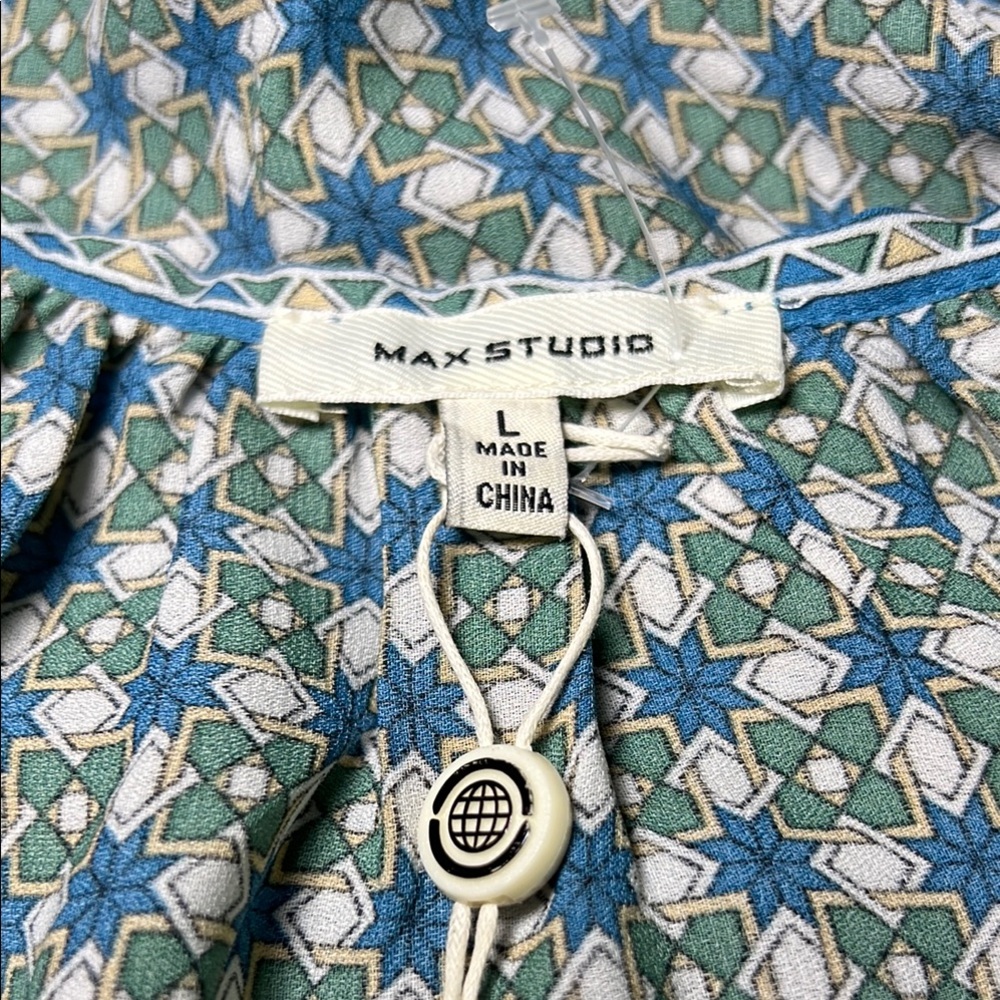 💄Max Studio Blue, Green and White Flutter Sleeve Blouse - Picture 10 of 13